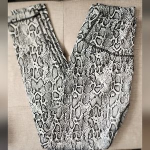 Buff Bunny Snake Print Medium Black & White Leggings